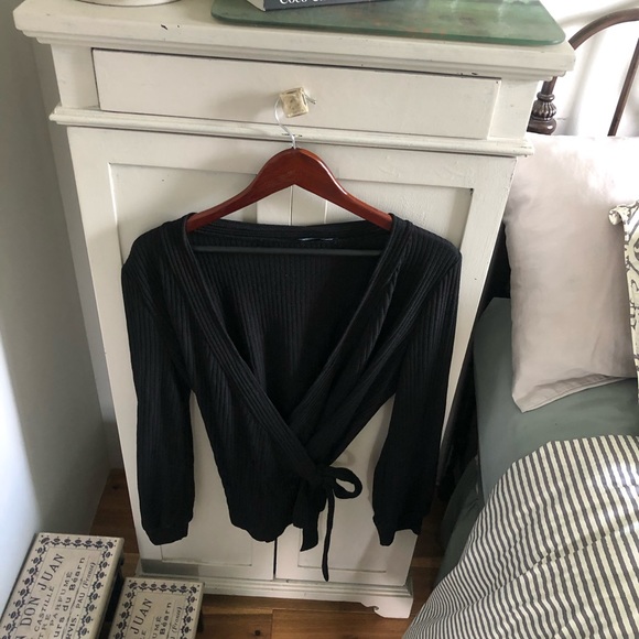 Coeor De Vague … black wraparound top - Picture 6 of 16